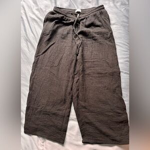 Jessica Simpson Gauze Pants Womens Medium Black Cropped Textured Elastic Waist